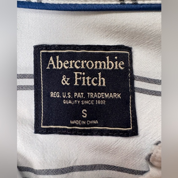 Abercrombie & Fitch Long Sleeved White With Blue Stripes Button-Up Shirt Sz S - Picture 9 of 10